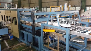 PS foam thermoforming machine